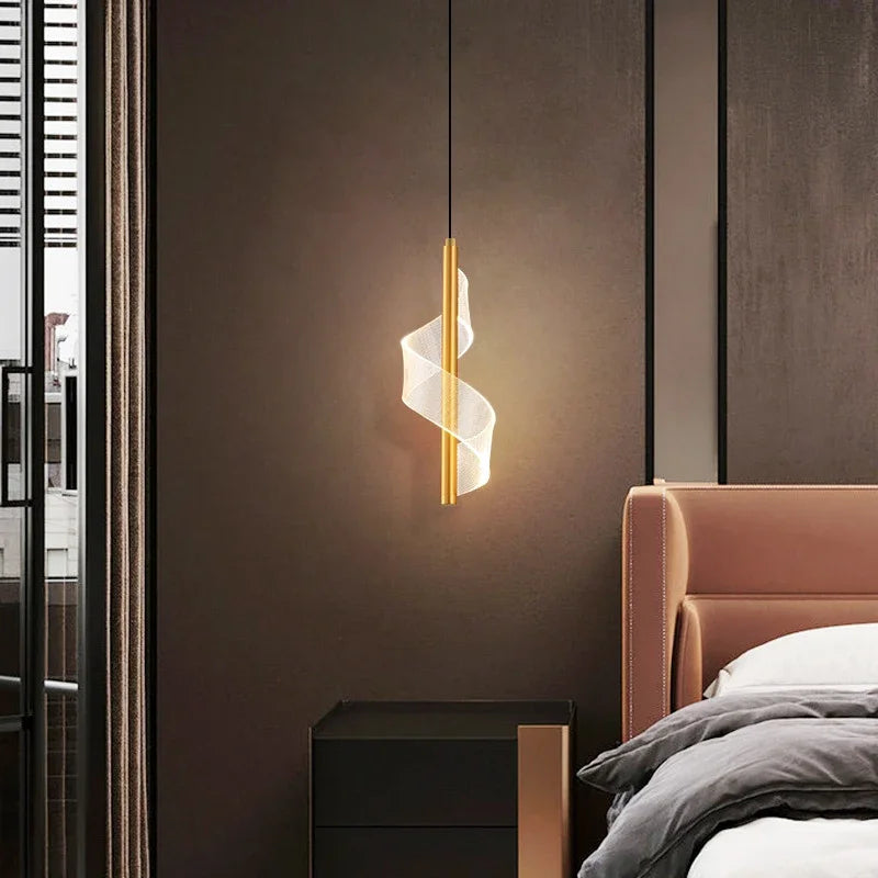 Chic Pendant Light - Gold